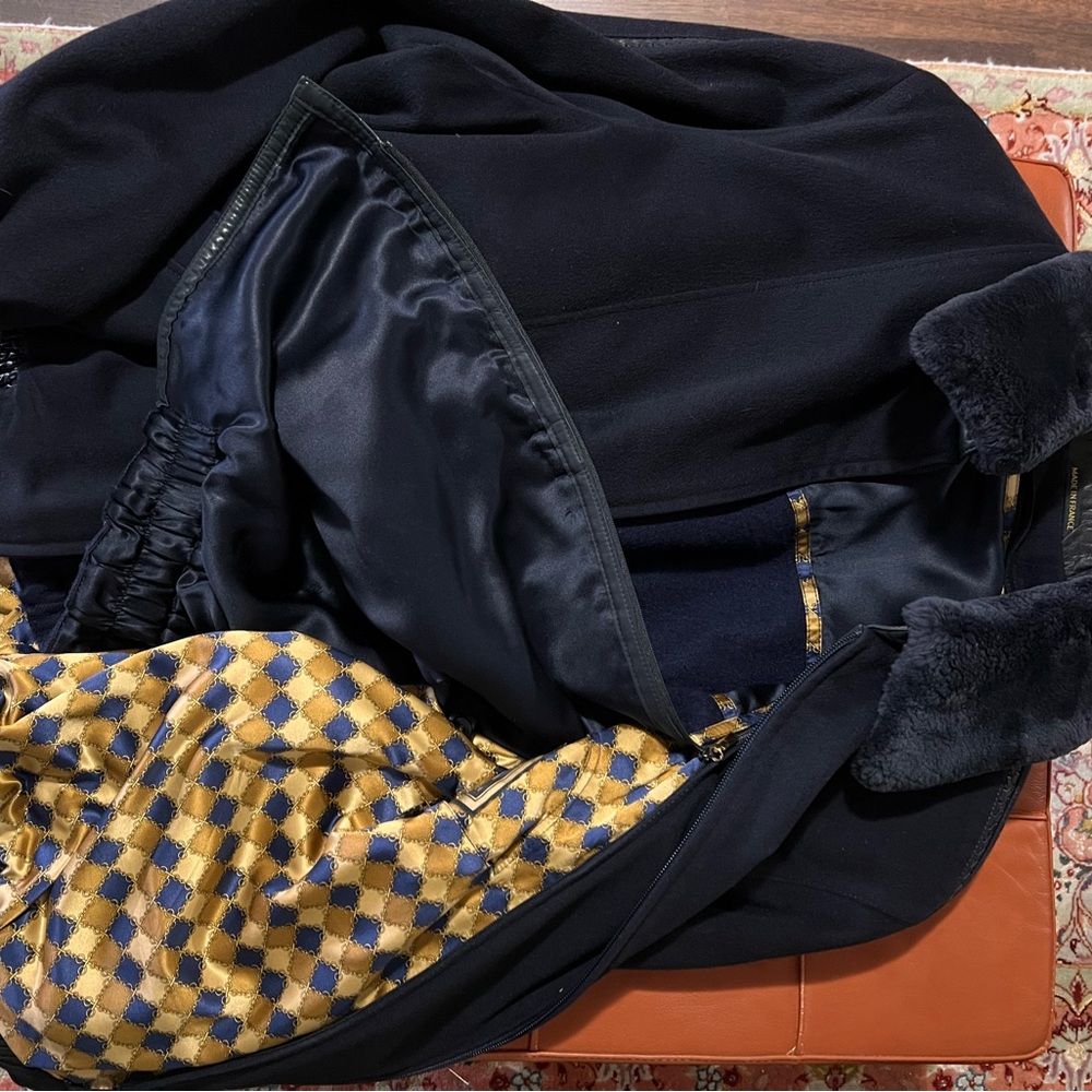 Chic Black Coat with Geometric Lining